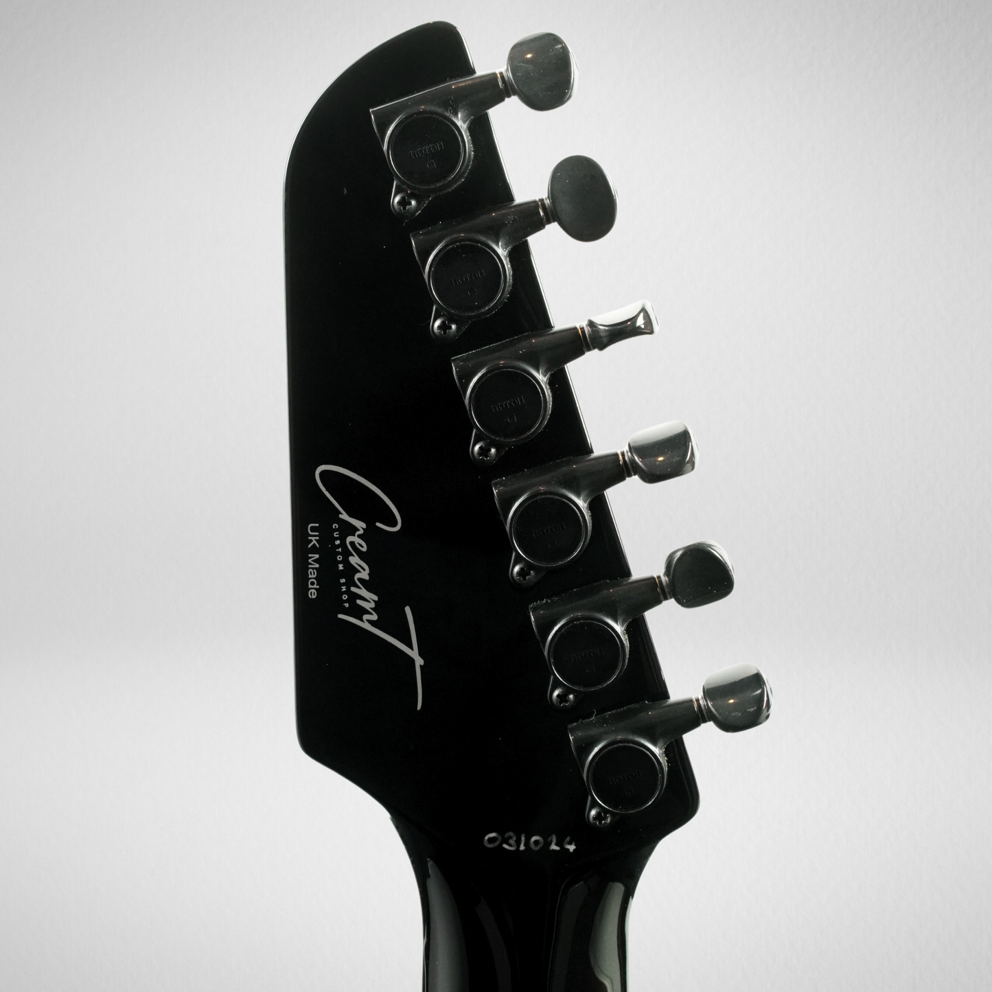 NEWMAN HONEYCOMB JUNIOR BLACKOUT GUITAR-X BLACK - 031024